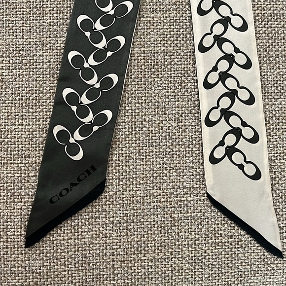 Coach Signature Skinny Scarf - Picture 5 of 7